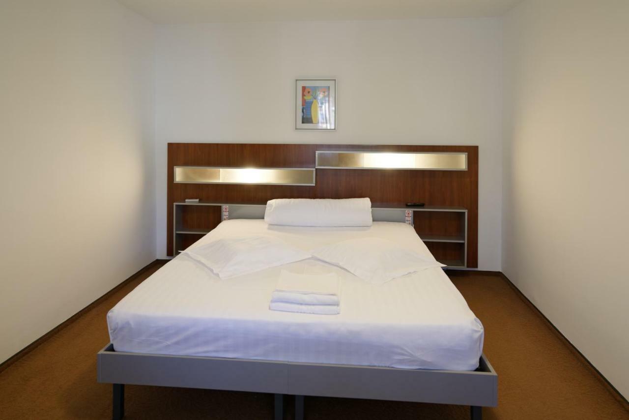 Vila Rosa Hotel Cluj Napoca Bagian luar foto
