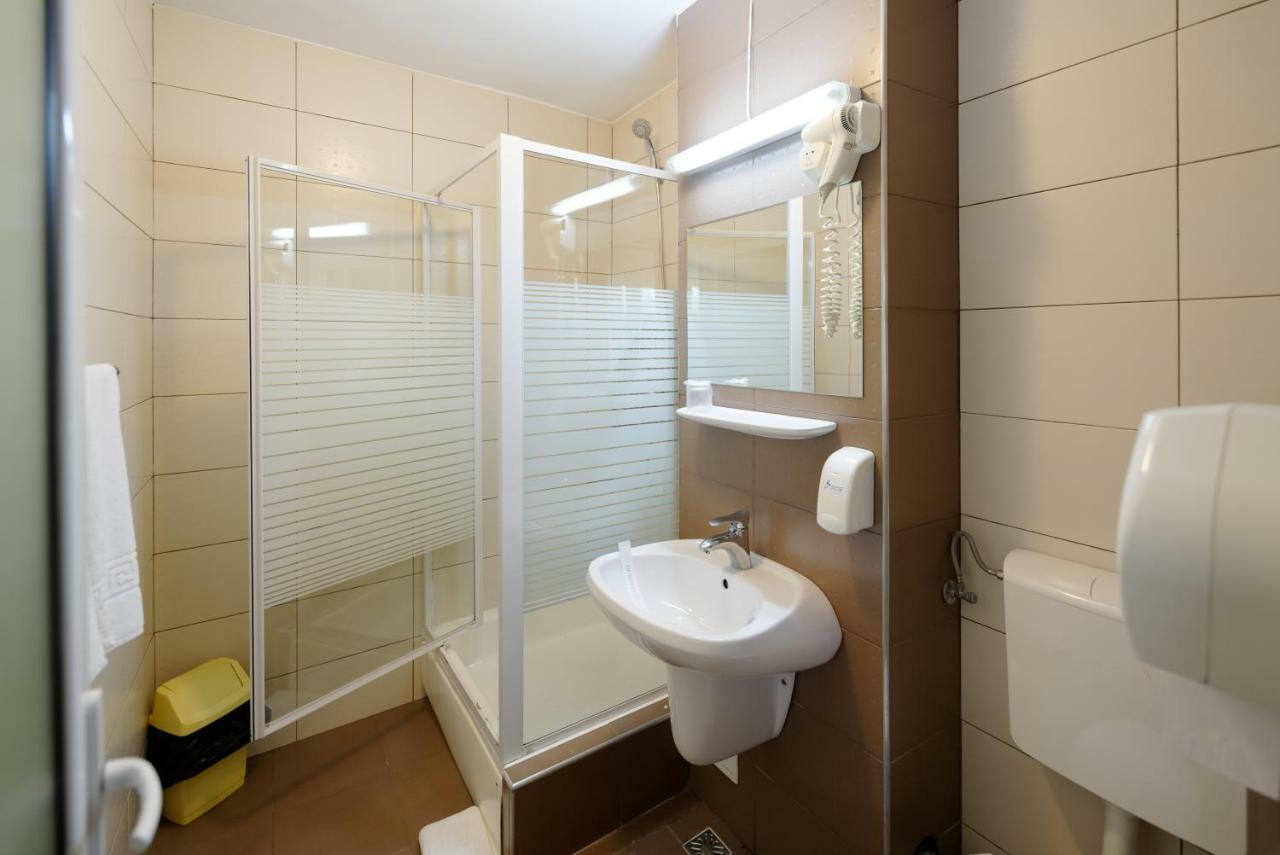 Vila Rosa Hotel Cluj Napoca Bagian luar foto